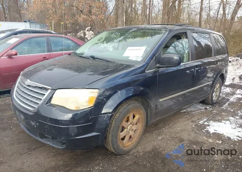 2010 Chrysler Town & Country Touring z USA, uszkodzony, nr VIN 2A4RR5D1XAR241014